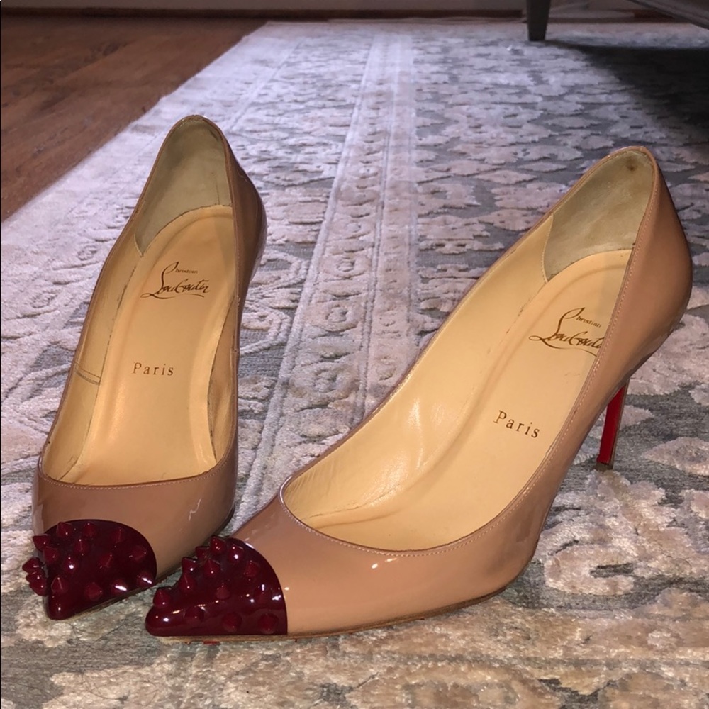 Louboutin 39.5 Nude Red Geo Patent Spike 85